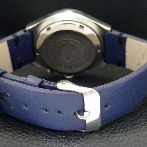 Vintage 1974 Ricoh Automatic Mens Silver Watch W/daydate & Blue accents - Picture 2 of 10